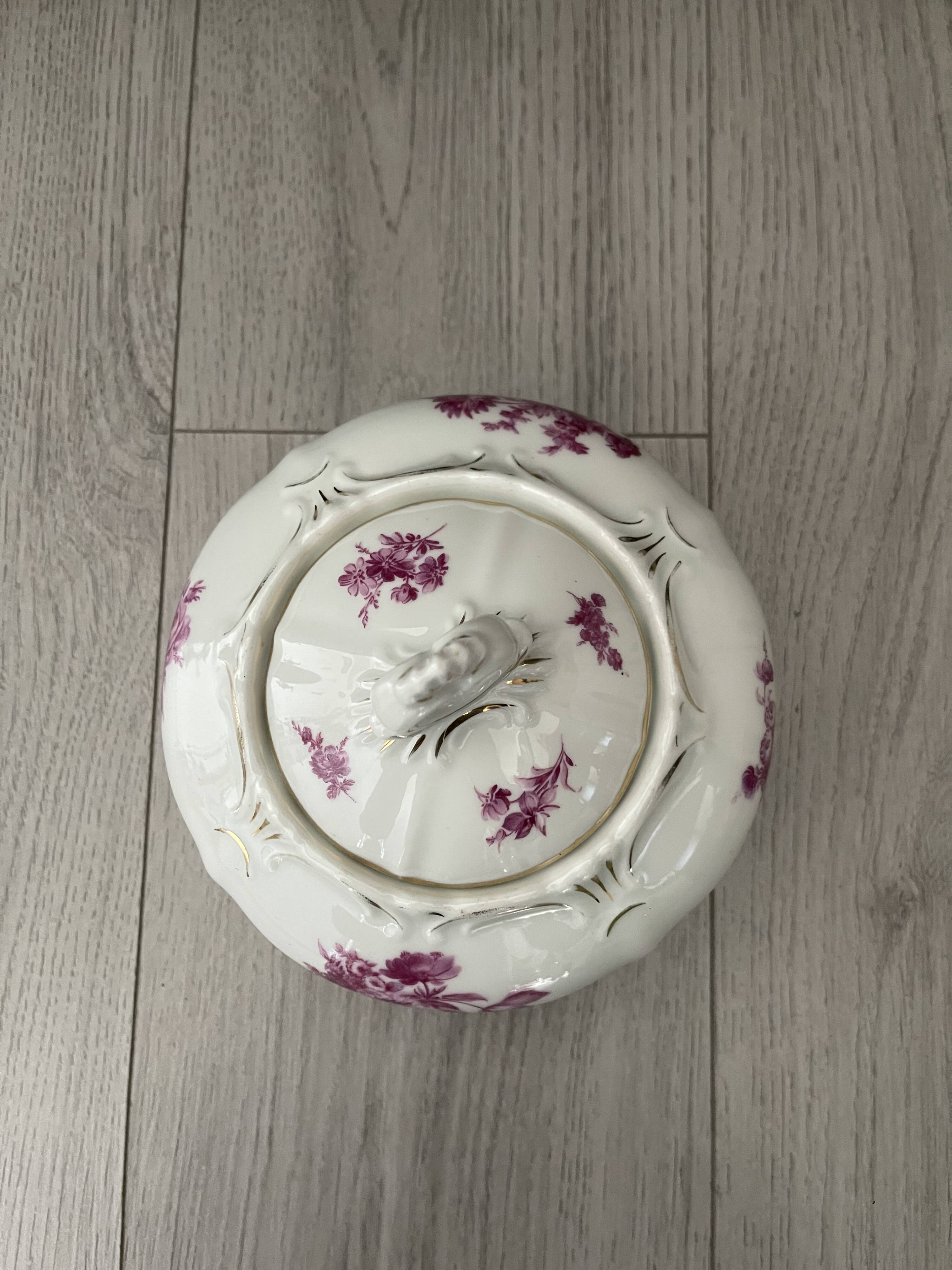 Elegant porcelain soup tureen from Bavaria (Germany), signed AL-KA.