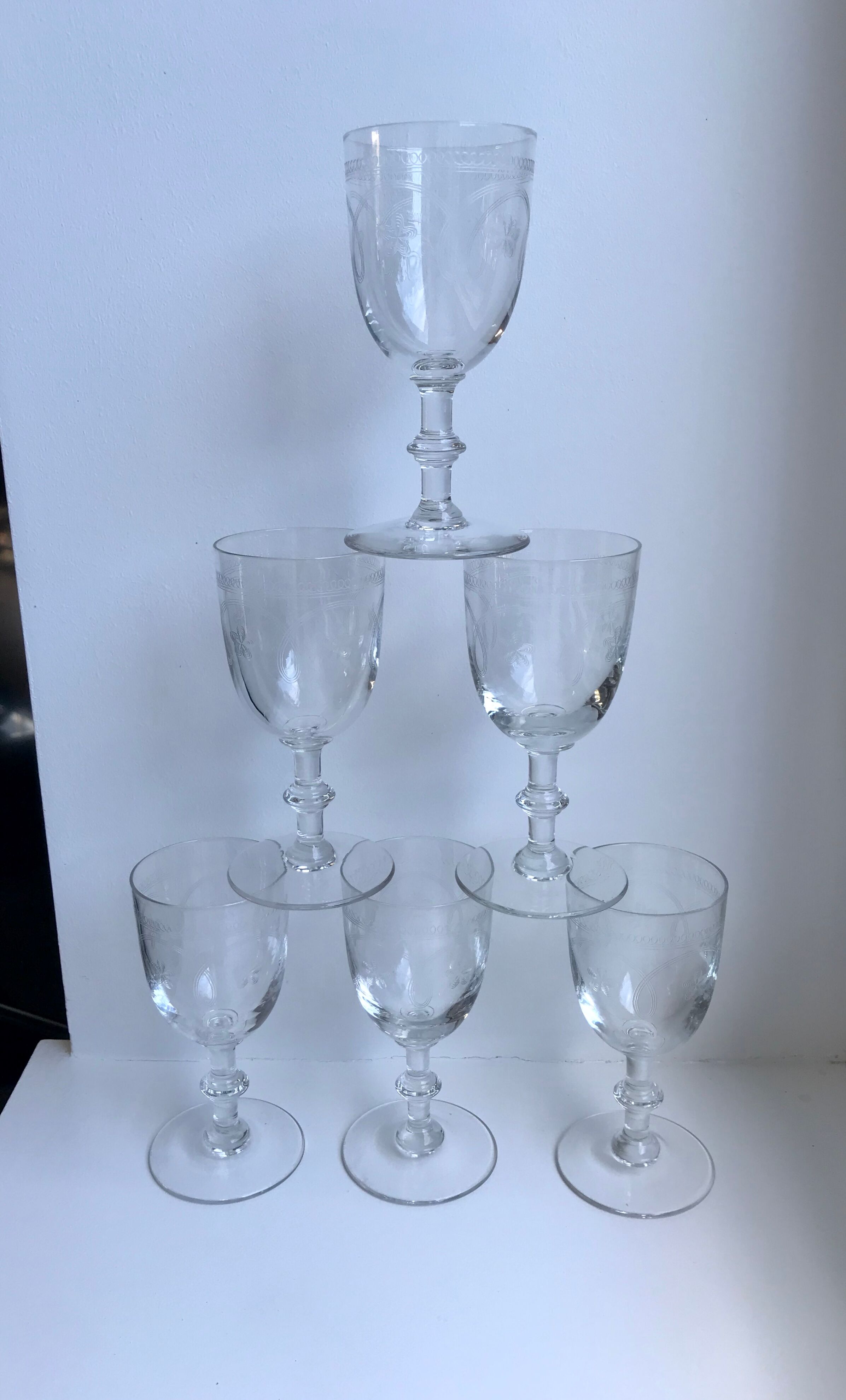 Set of 6 molded glass wine glasses, 20-30s