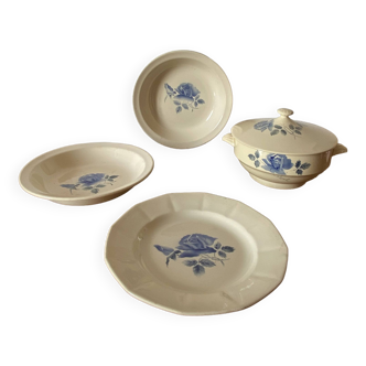 4 plats de service Digoin vintage, motif de roses bleues