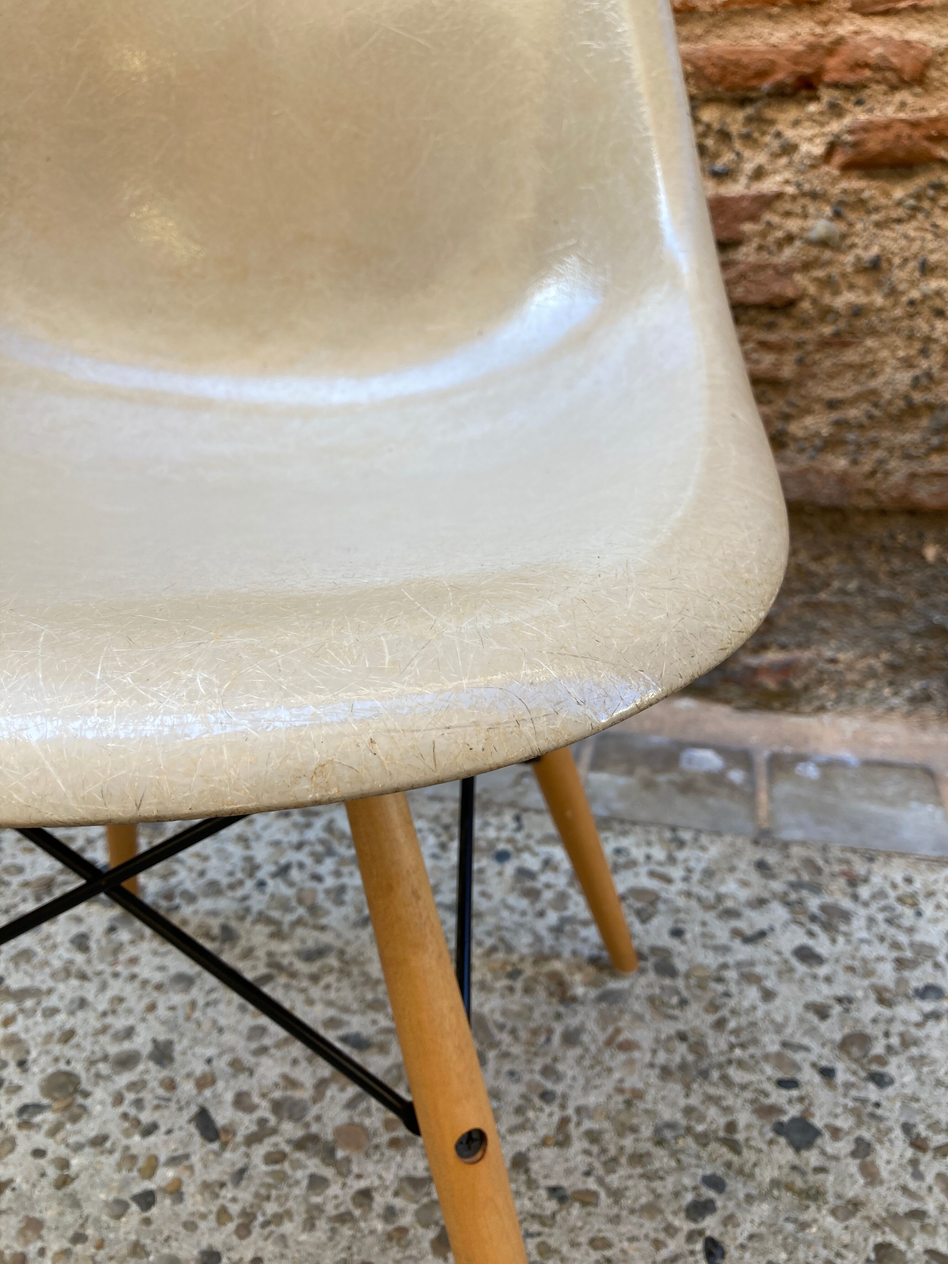 Beige chair DSW Eames