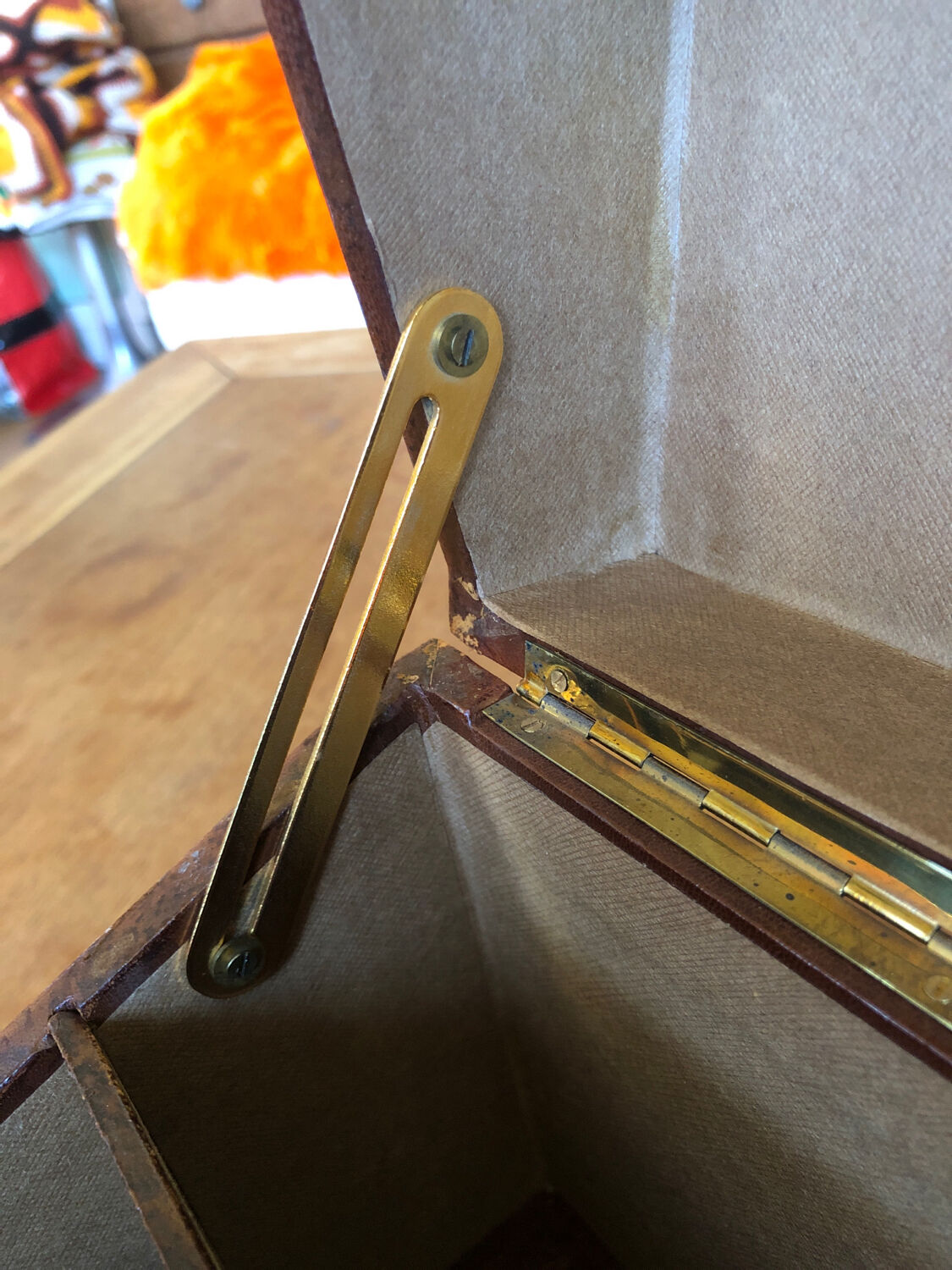 Boîte secrète trompe l’œil porte courrier
