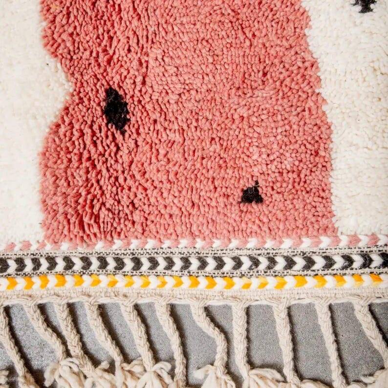Traditional handmade Beni Ouraine rug, size 150 x 250 cm
