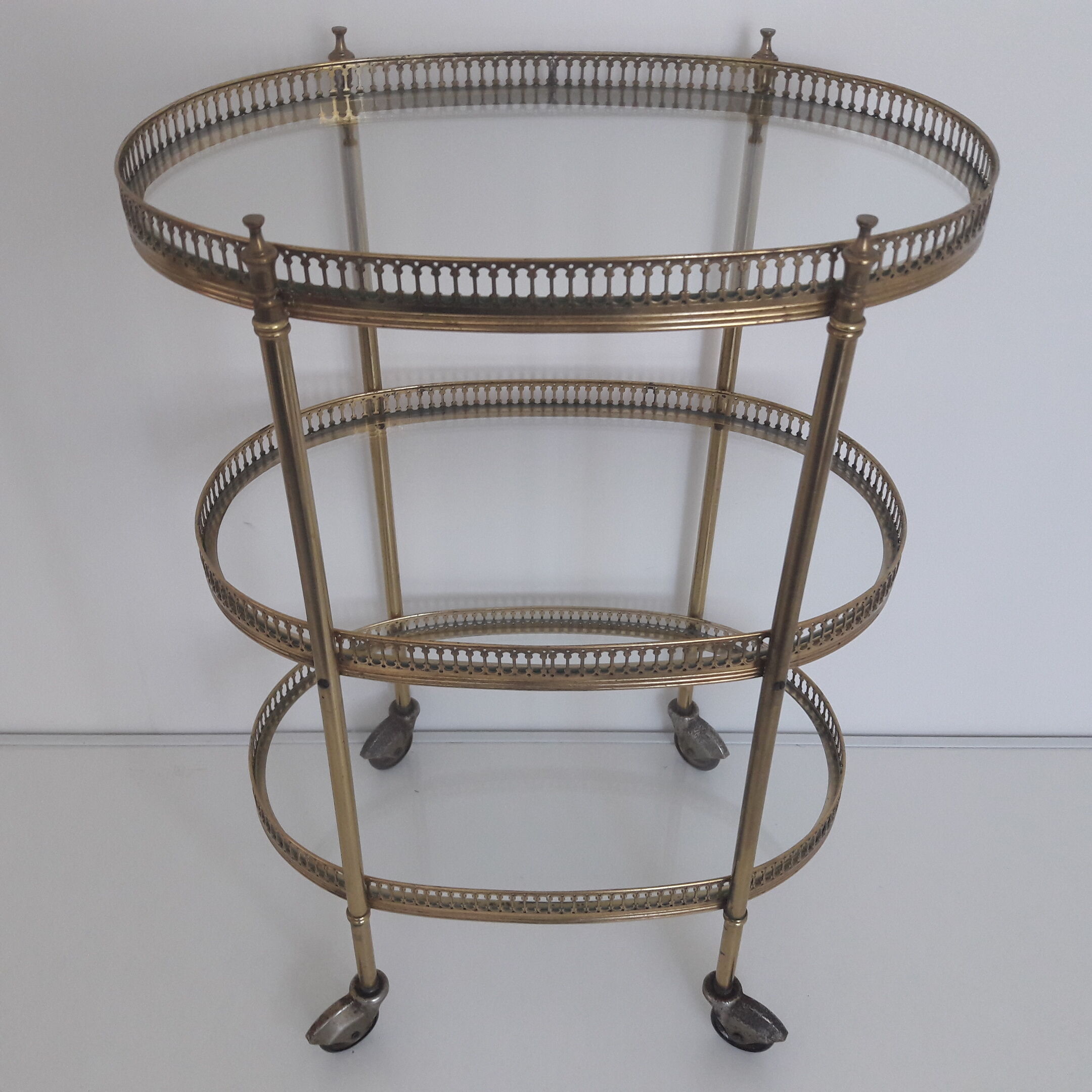 Serving table in brass