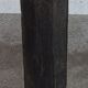 Ancien pilier en bois sur socle