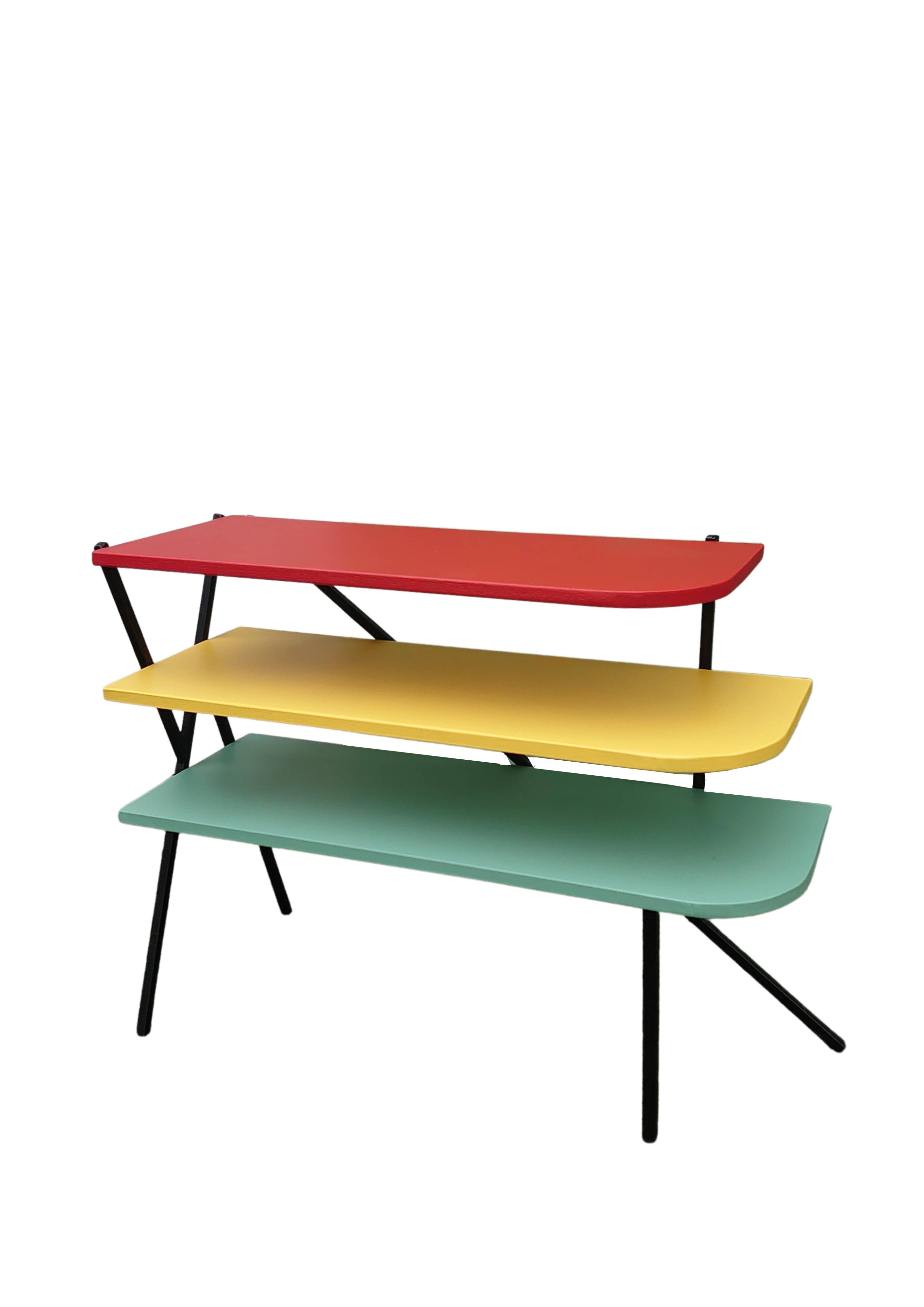 Etagère sur pieds, milieu XXème