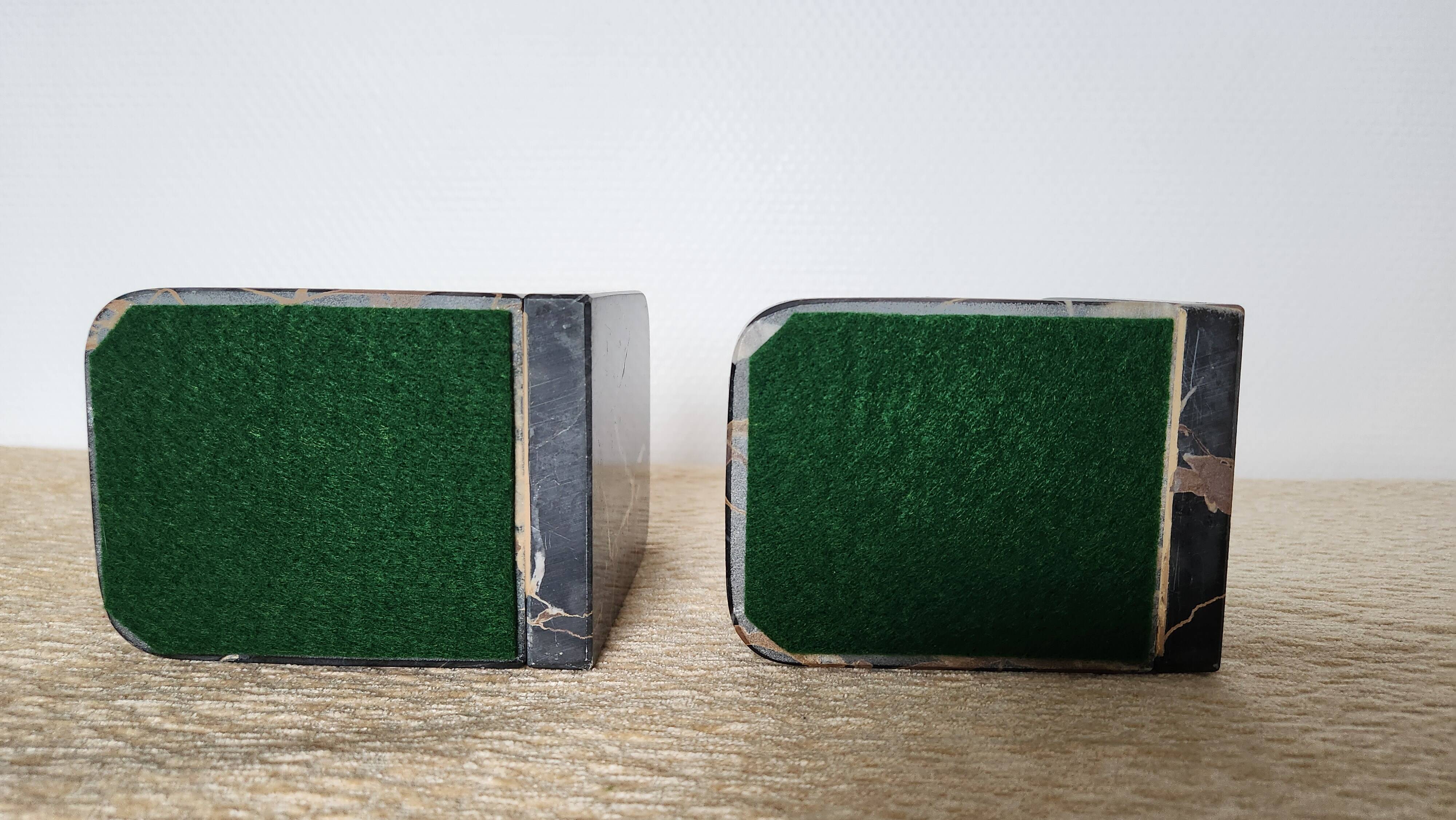 Art Deco pair of bookends in Portor marble and onyx, 1930s-1950s.