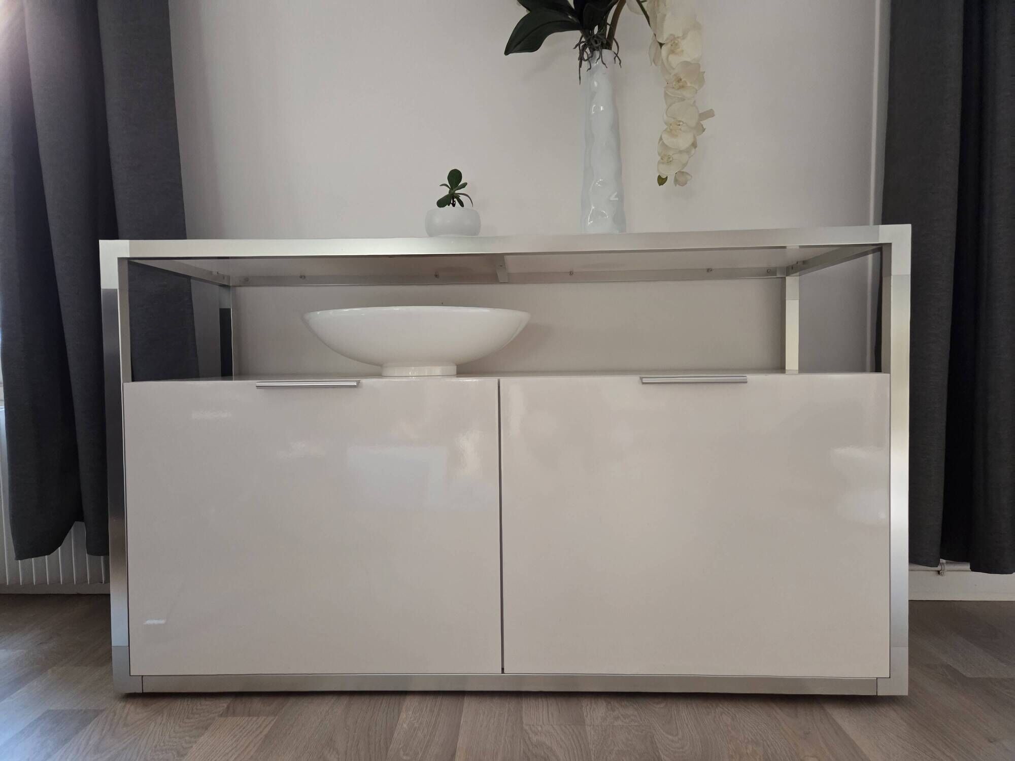 White base buffet with 2 doors - Ligne Roset – Dedicato model by Didier Gomez