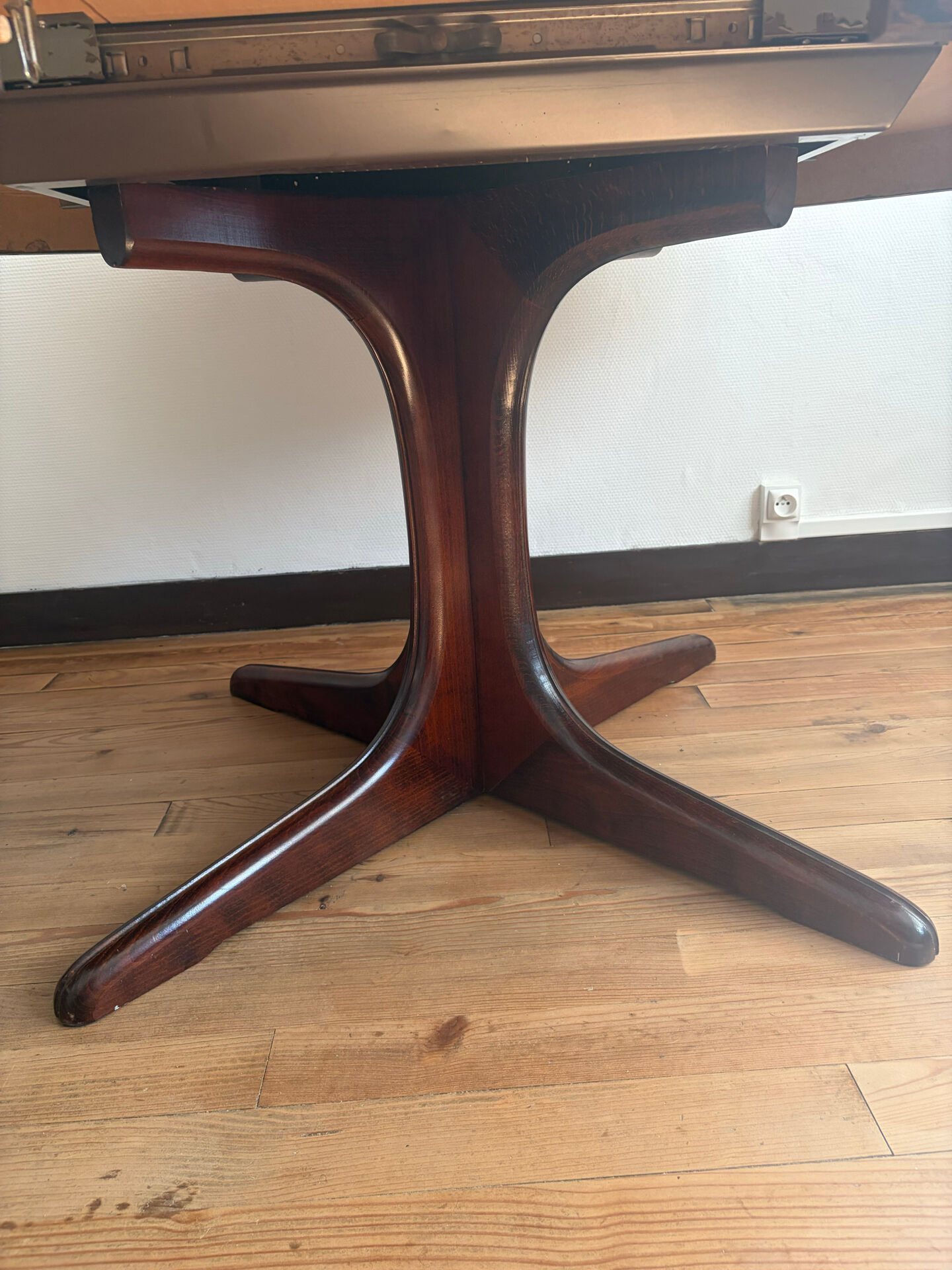 Extendable round table Baumann