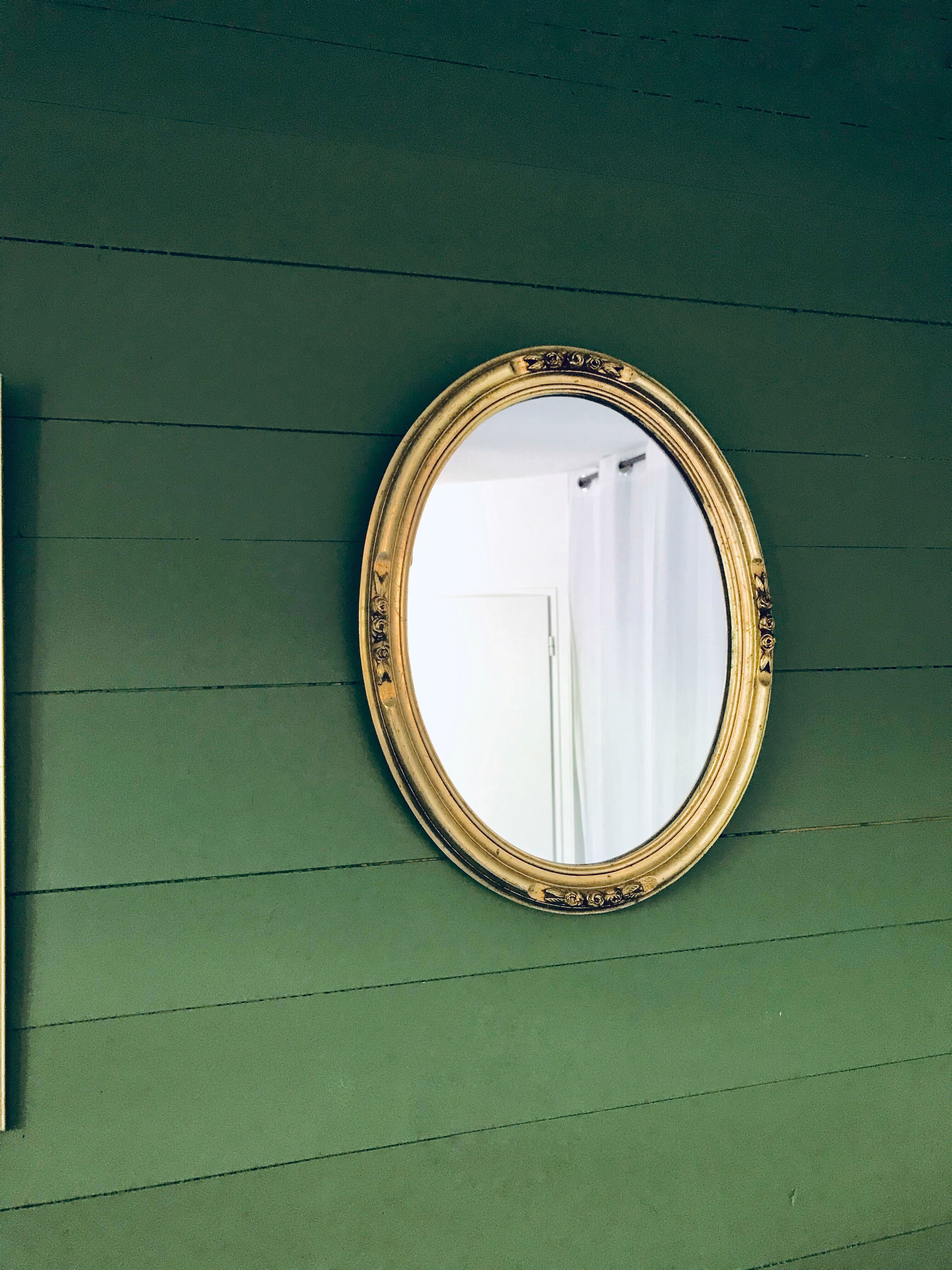 Golden oval mirror - 36 x 47