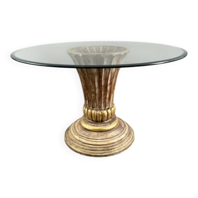 Table sur pied central en bois sculpté, XXe siècle
