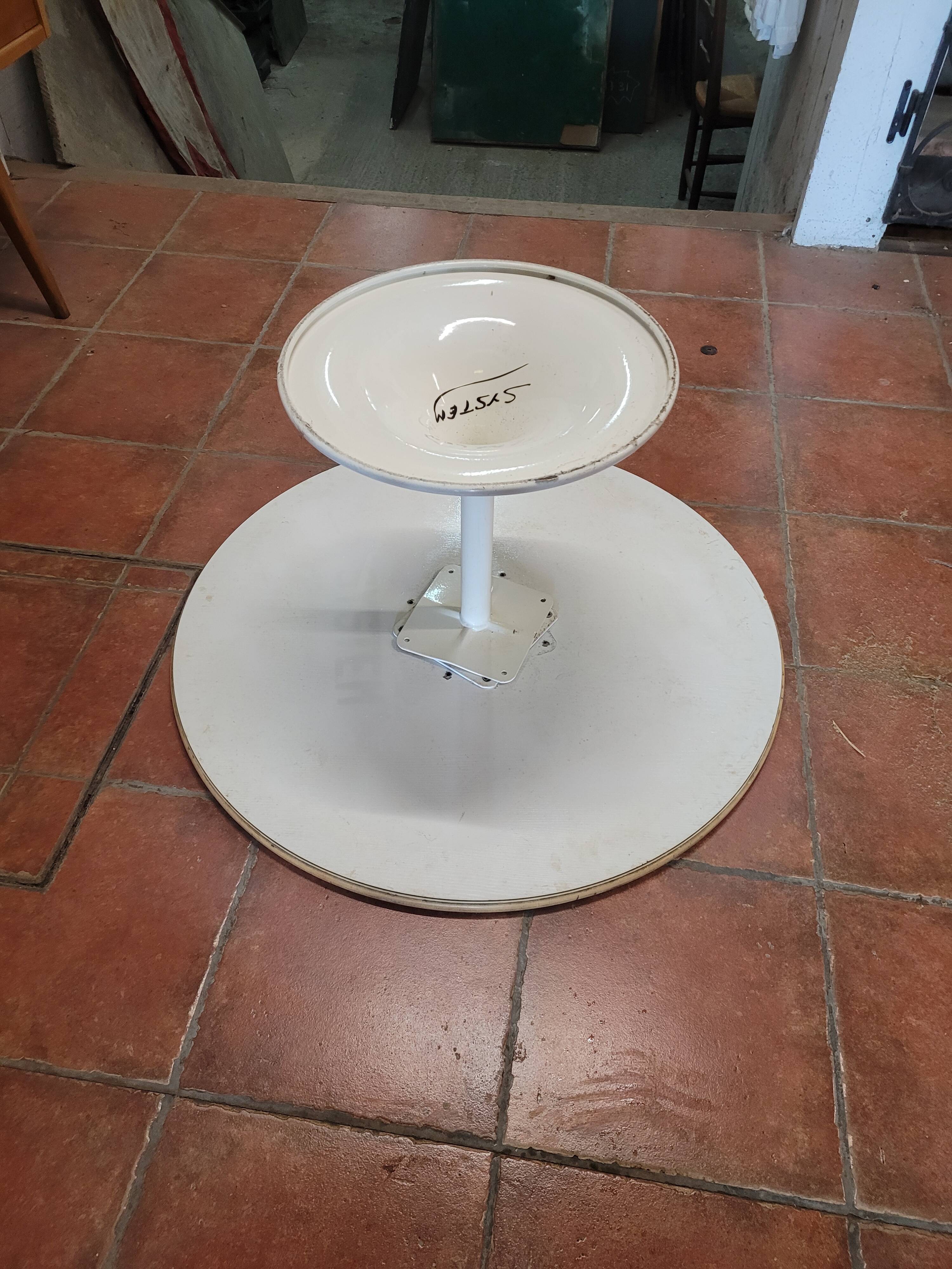 Tulip foot coffee table