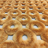 Tapisserie en forme de donut au design hollandais Sabine Marcellis