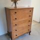 Commode anglaise haute 5 tiroirs marqueterie en ronce