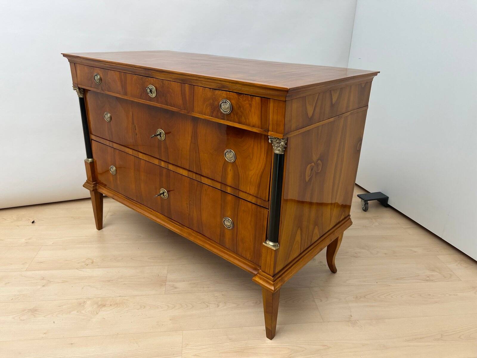 Biedermeier Commode in Cherry Veneer and Brass, Germany, 1820s