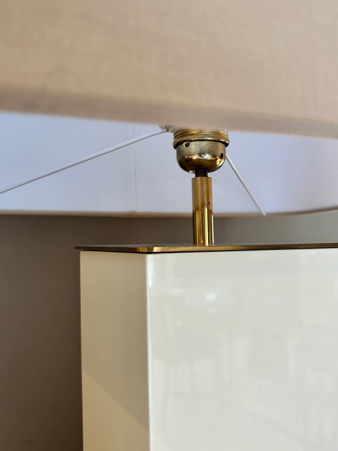 Elysée Red Edition Ivory Lamp