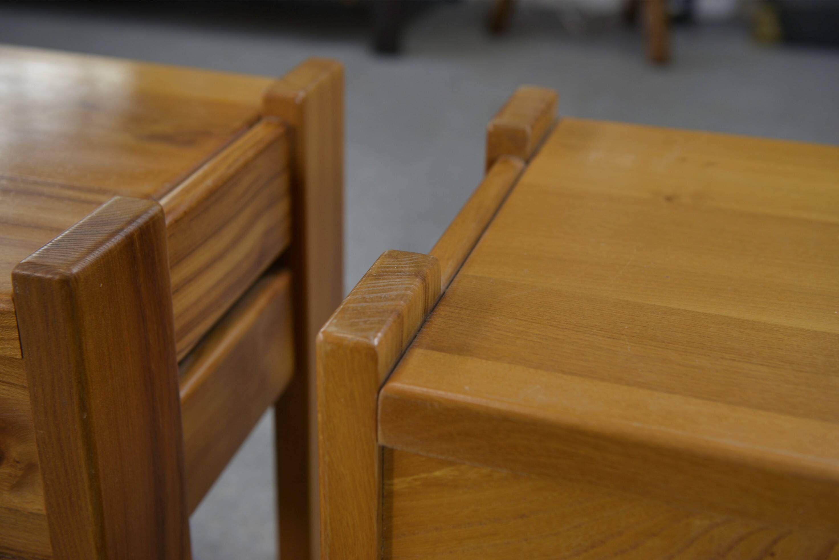 Paire de chevets en orme pour maison regain 1970's