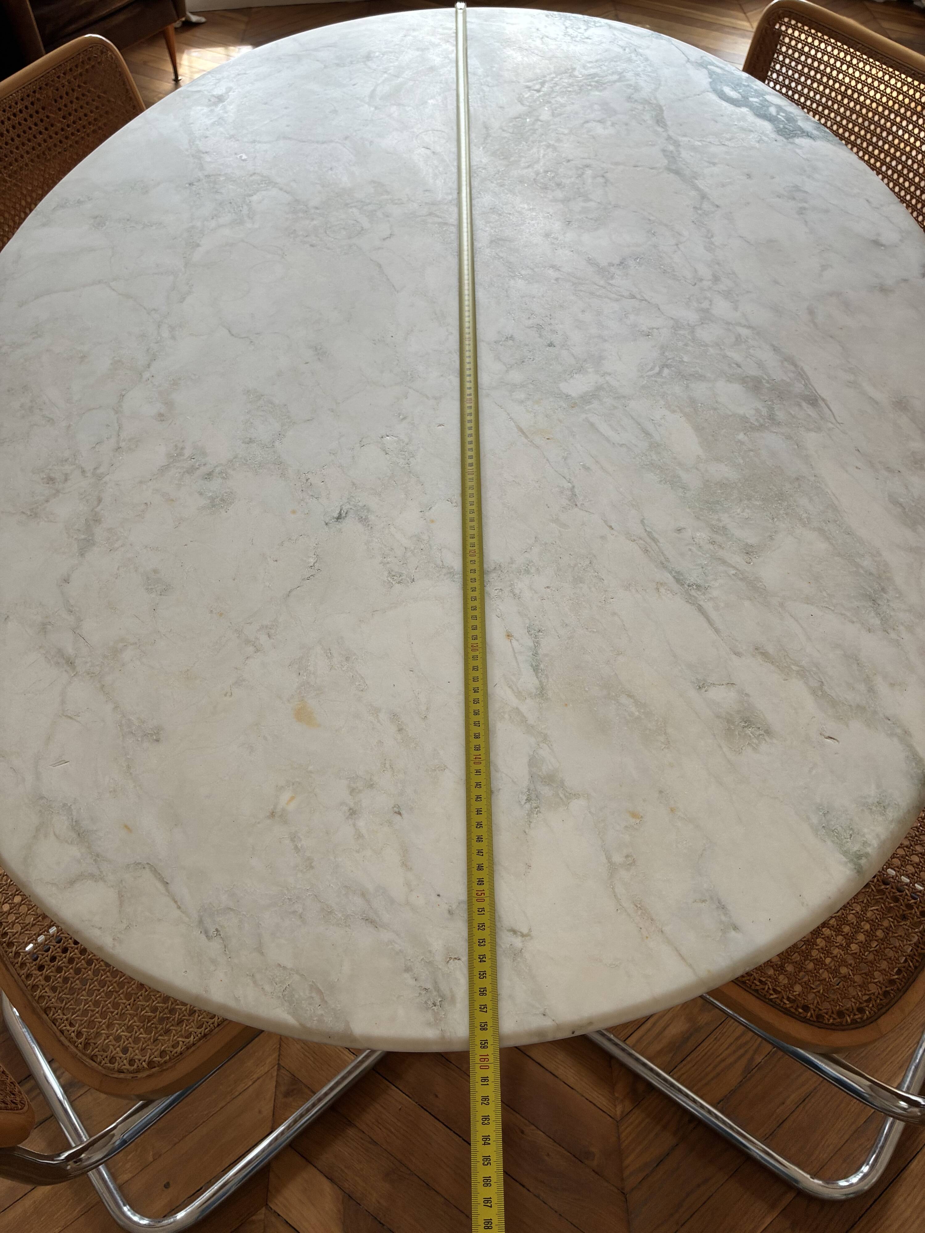 Table ovale en marbre vintage