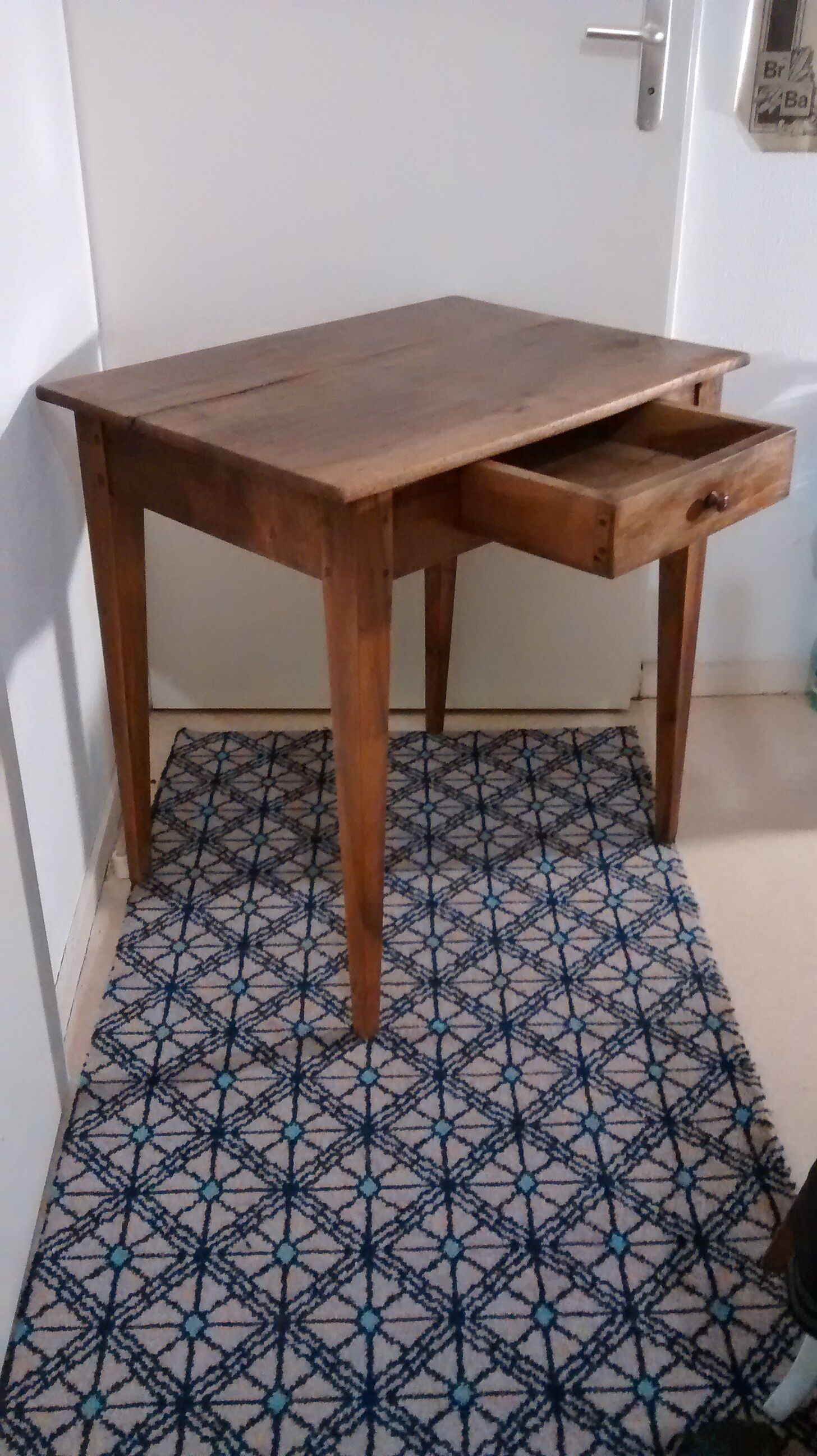 Feet spindle side table