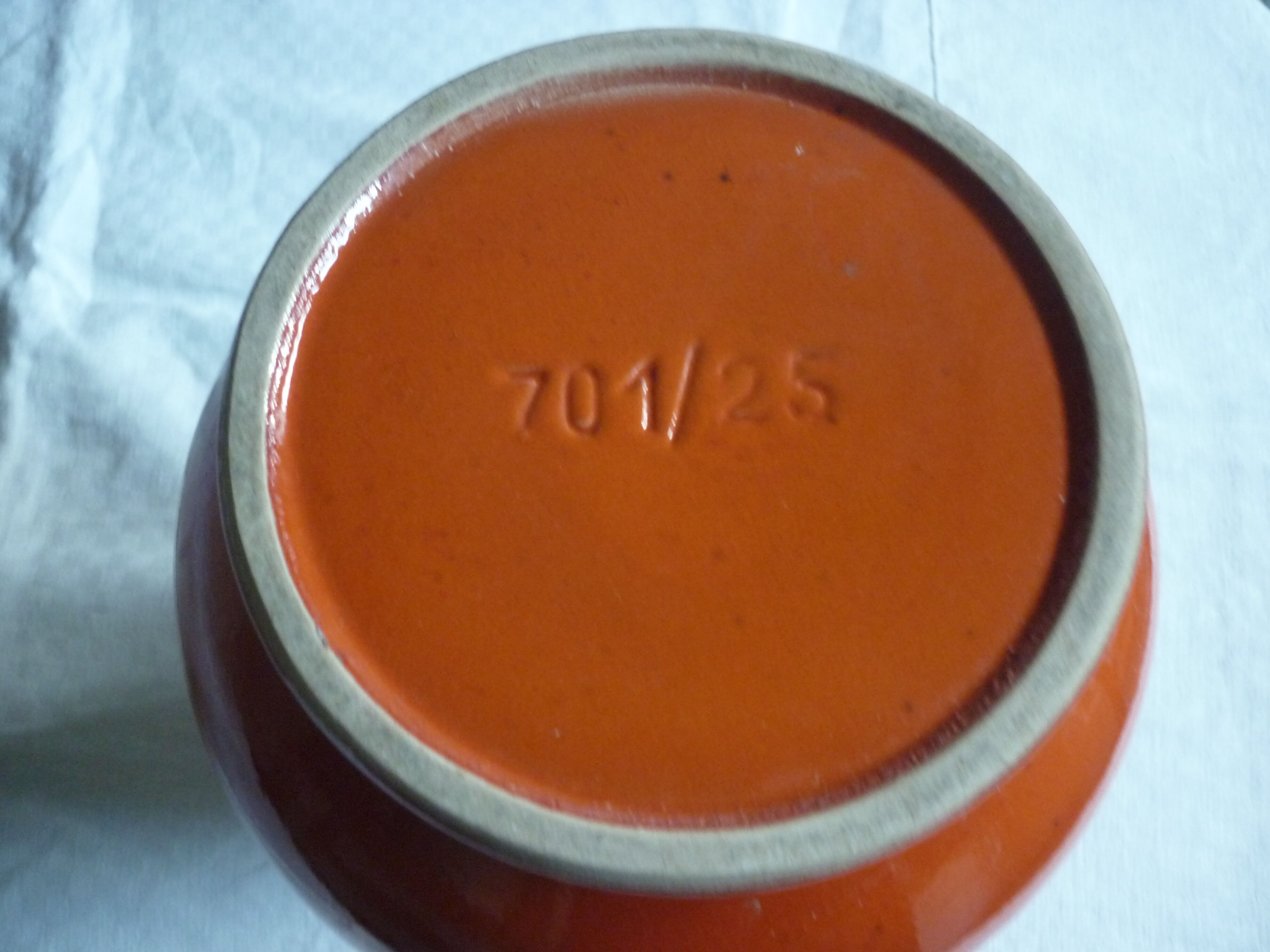 Vase vintage en céramique rouge orangé et bleu