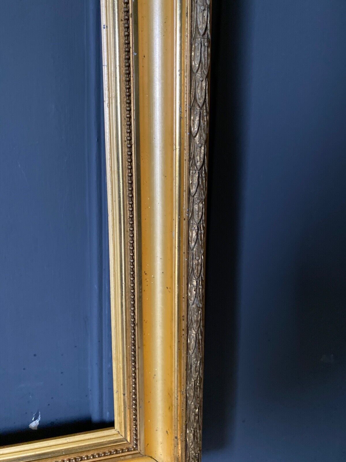 Gild frame nineteenth stucco decor of rinceaux