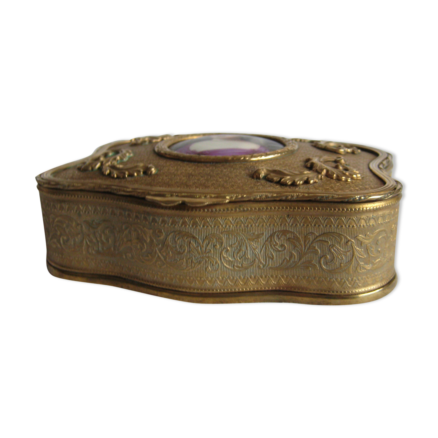 Brass jewelry box asked with porcelain betting