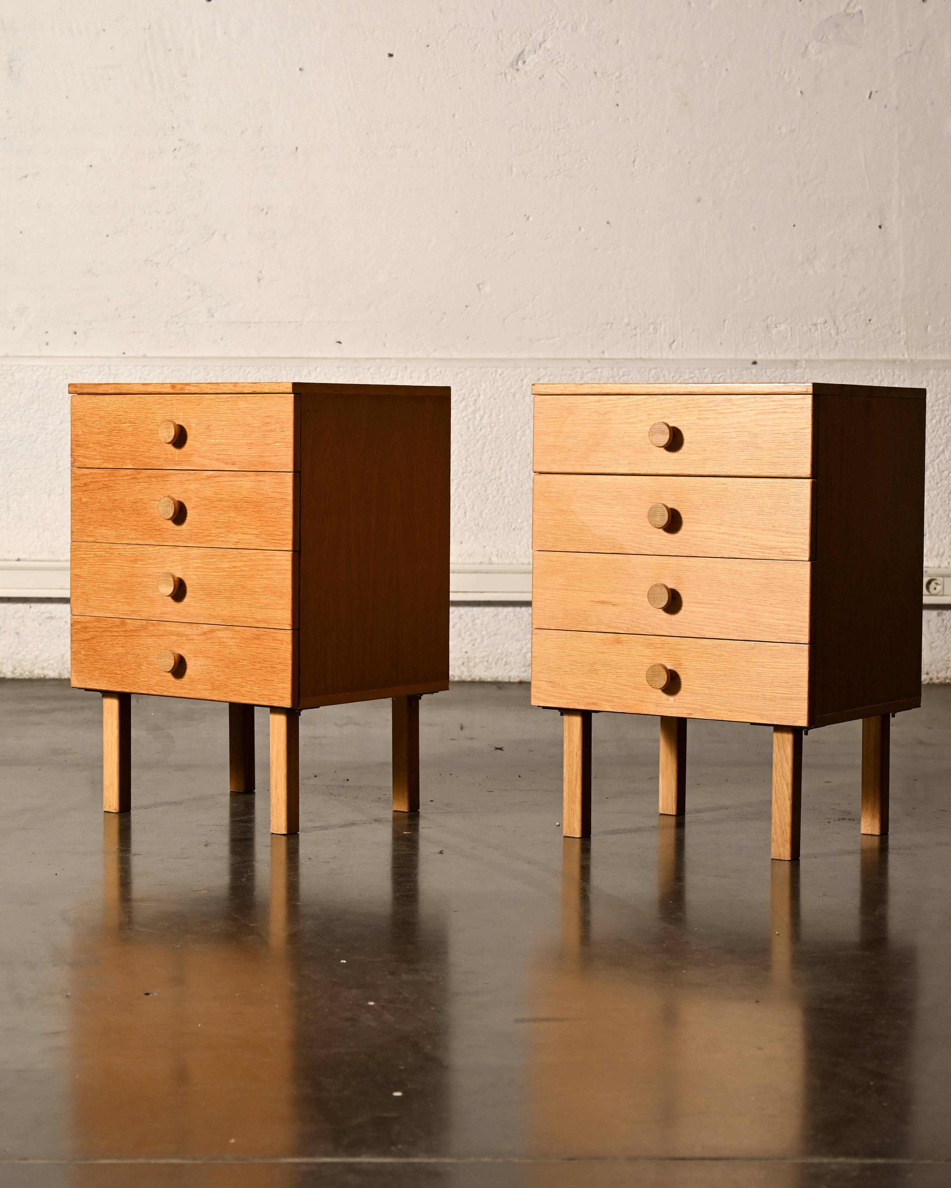 Commode, table de chevet en bois