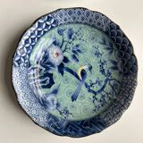 2 hollow Chinese plates