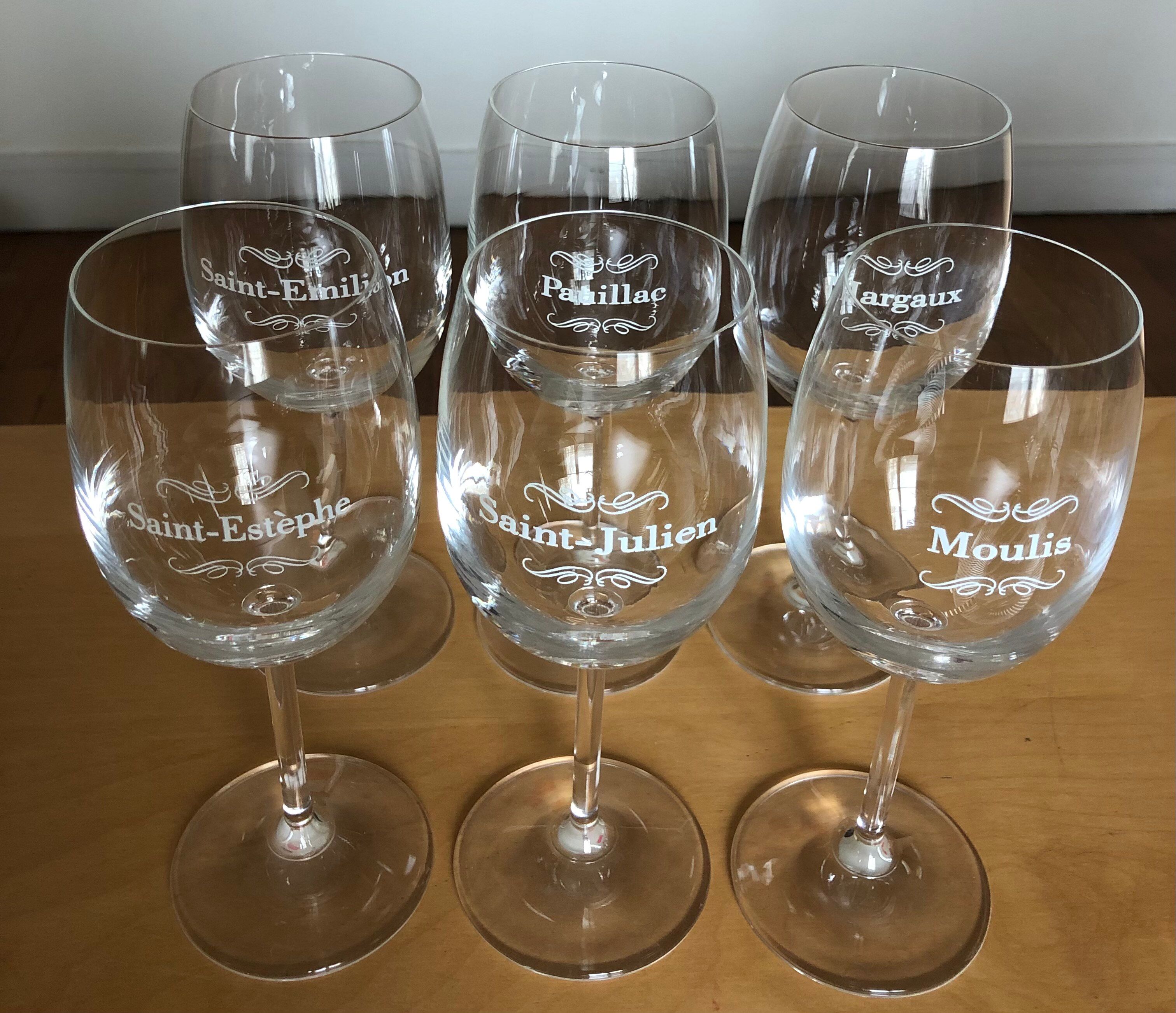 Wine glasses with engraved appellations