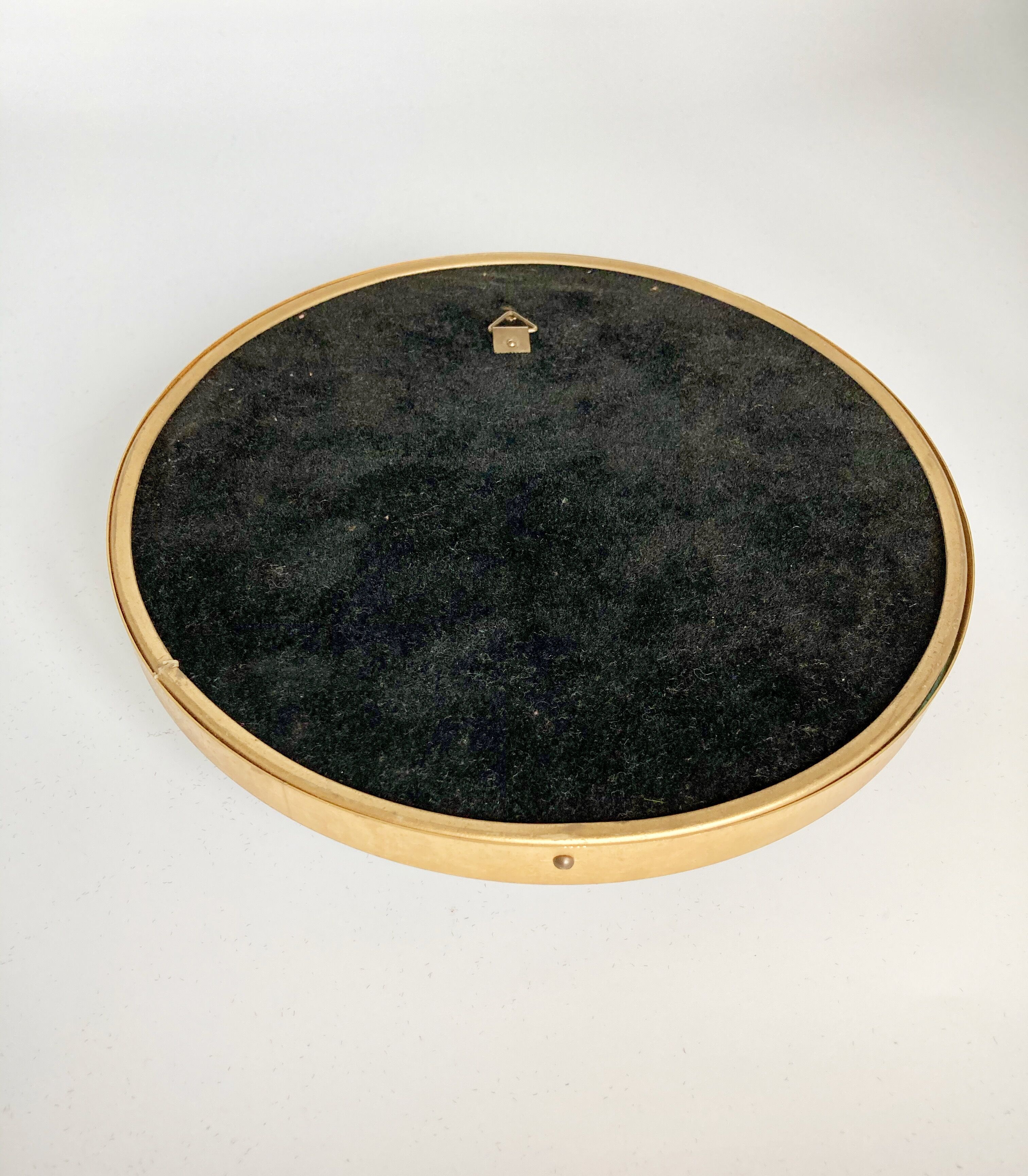 Bulging flower frame