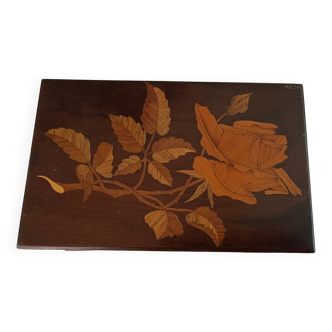 Boîte en marqueterie à décor de rose