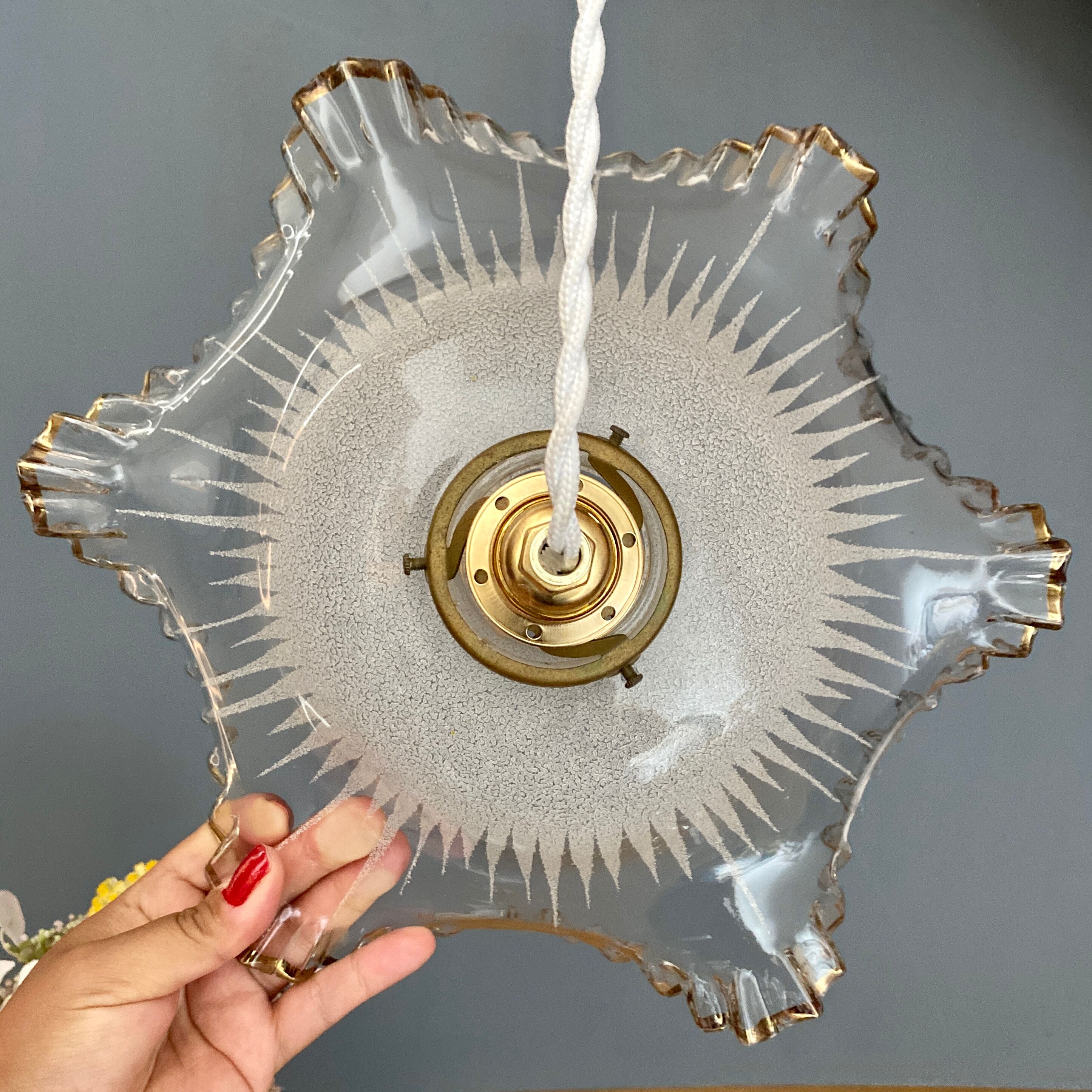 Vintage lampshade pendant lamp in white and gold granite glass