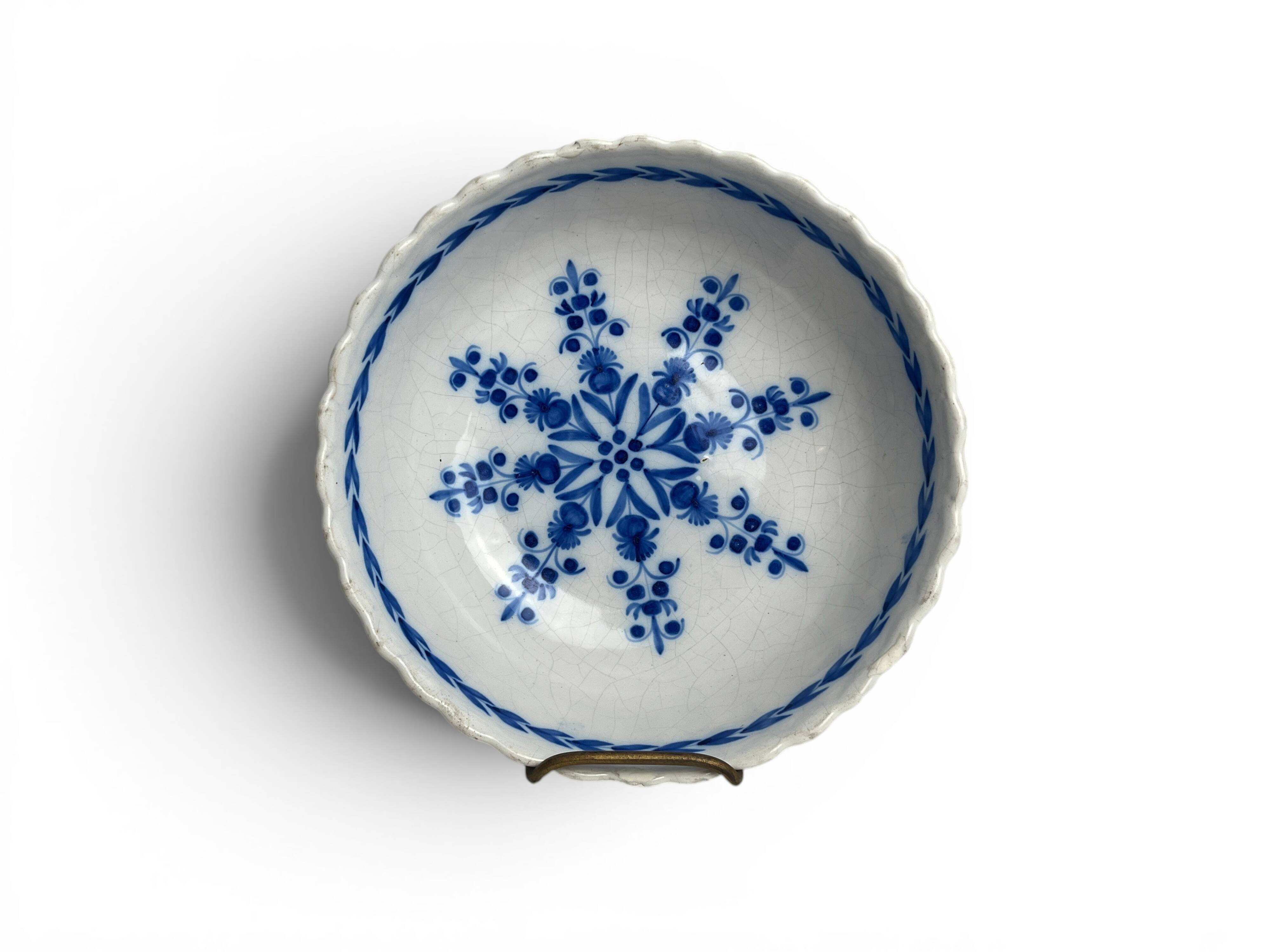 Rambervillers, antique earthenware dish with blue decoration from the 19th century.