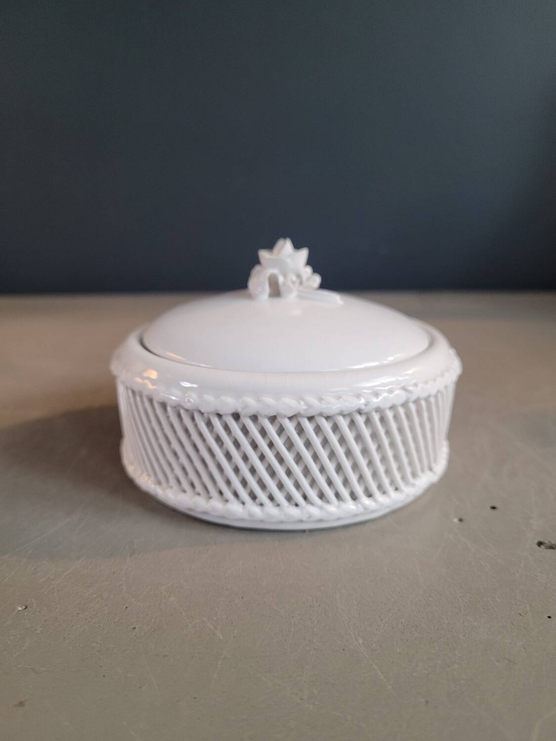 Boîte, bonbonnière en porcelaine