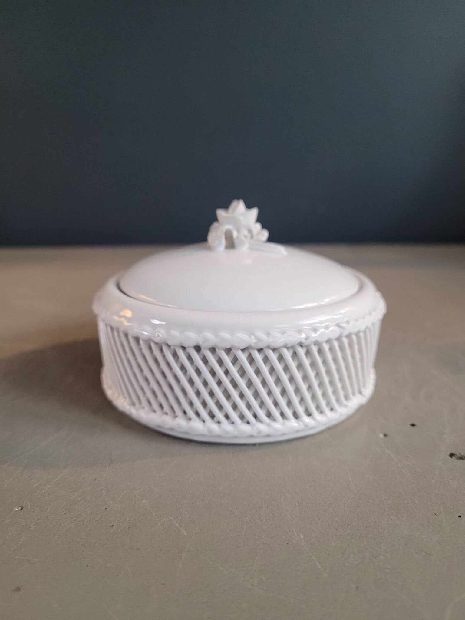 Porcelain jewelry box