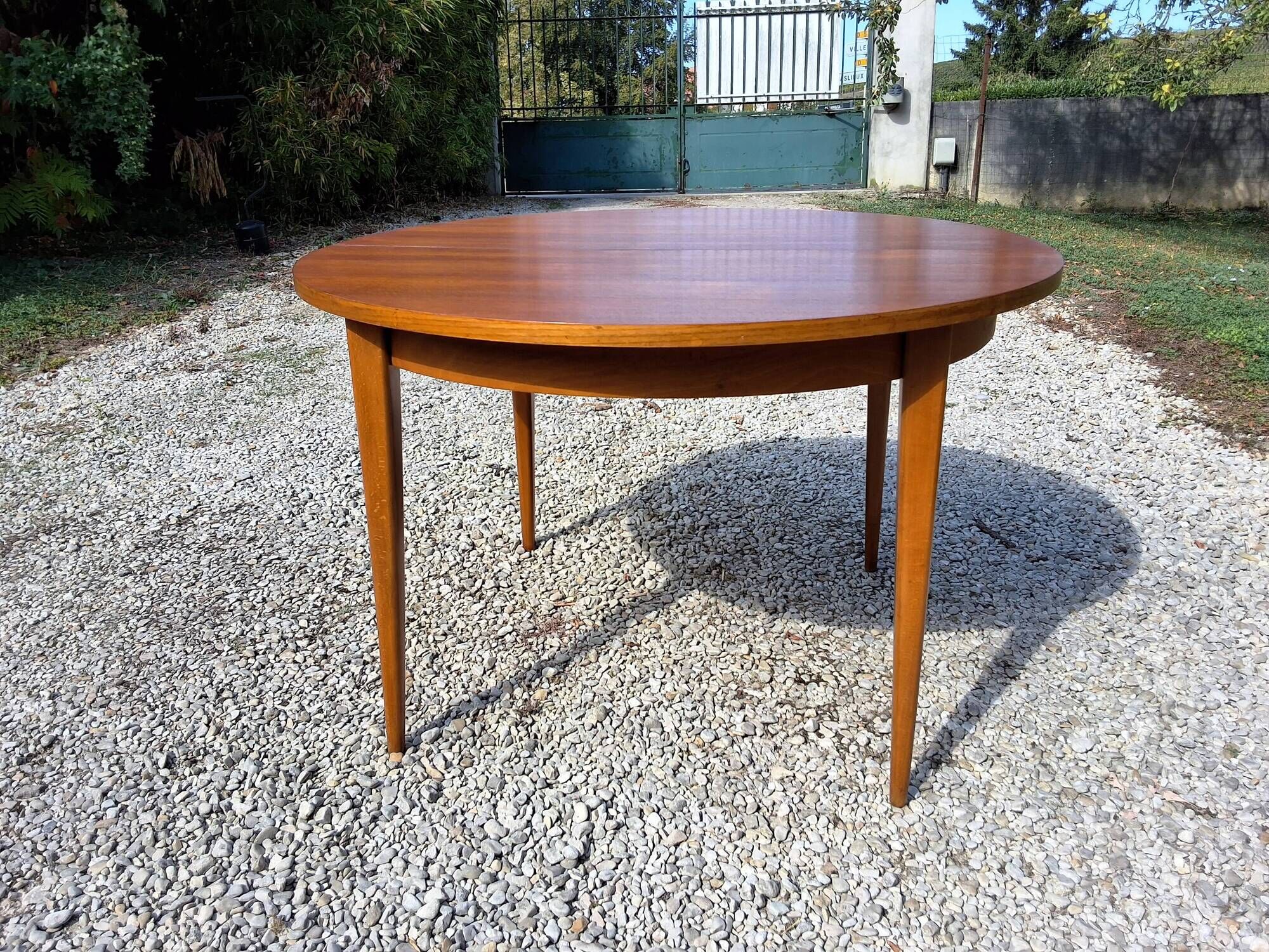 Scandinavian table style