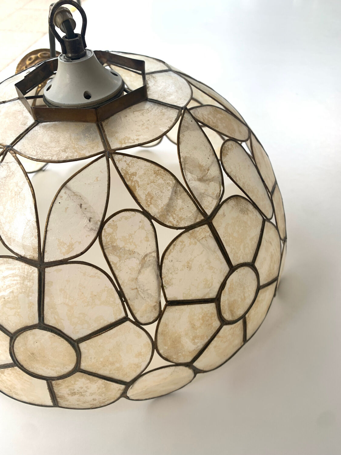 Lustre en nacre et laiton