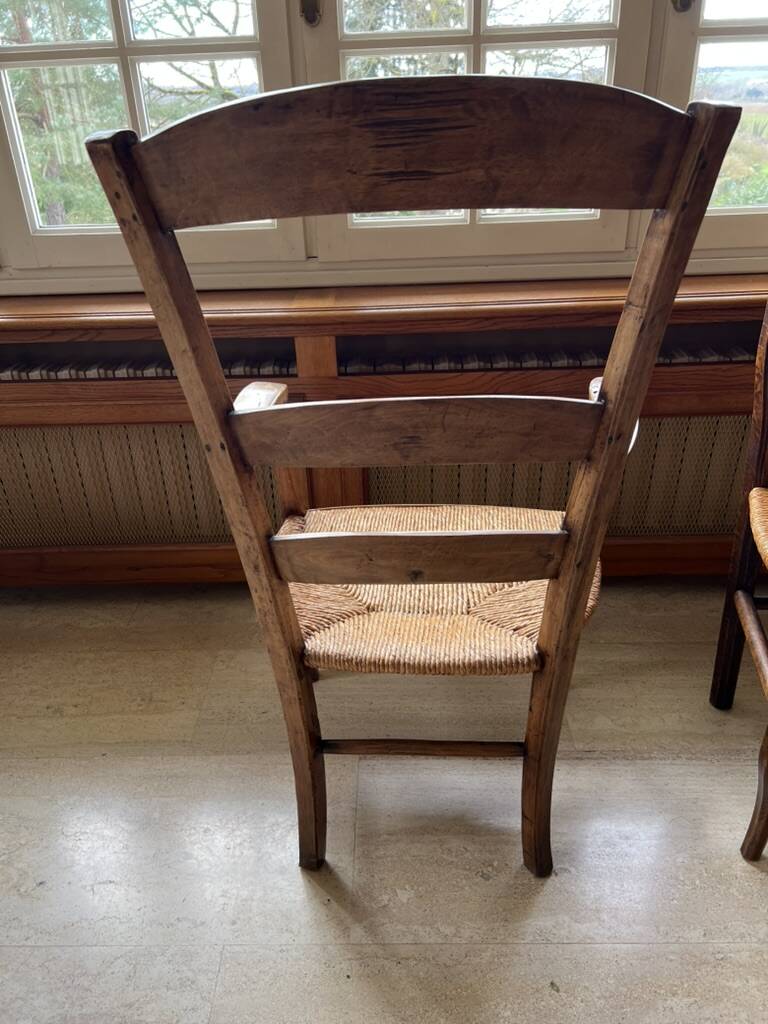 Fauteuil rustique en bois et paille