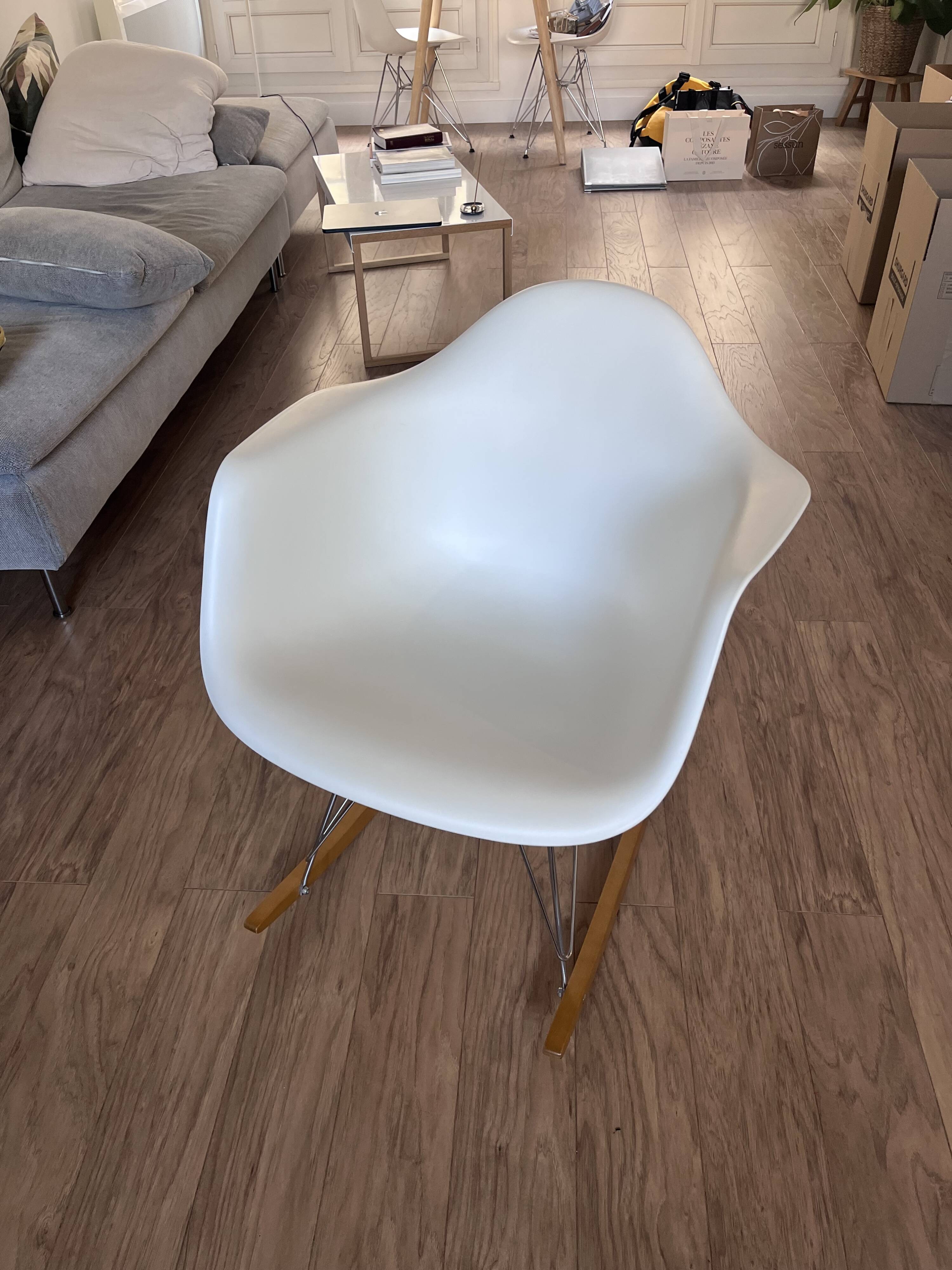 Eames Plastic Armchair RE RAR white