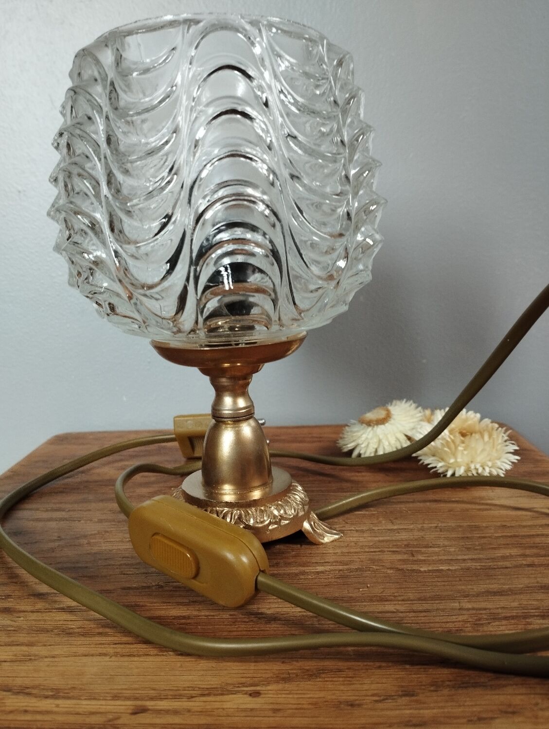 Golden metal foot lamp, twisted glass, vintage