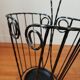 Porte-parapluie vintage en fer torsadé – années 60