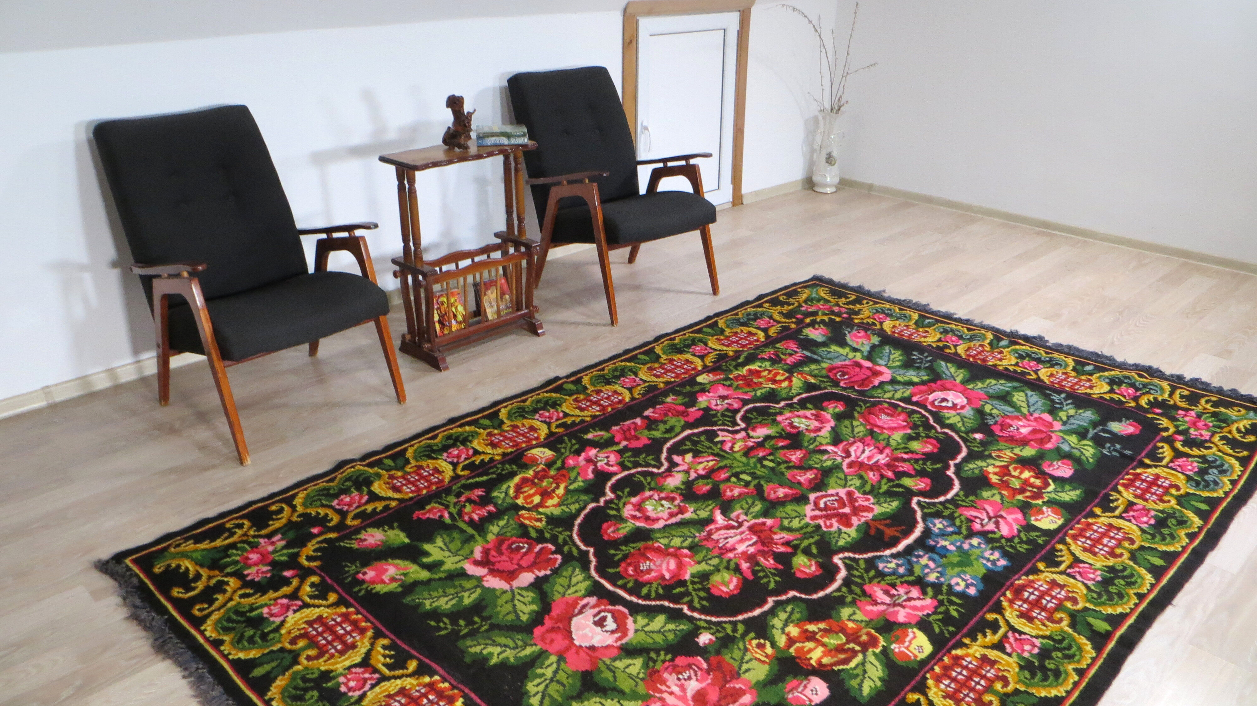 Moldovan carpet 185cm x 283cm