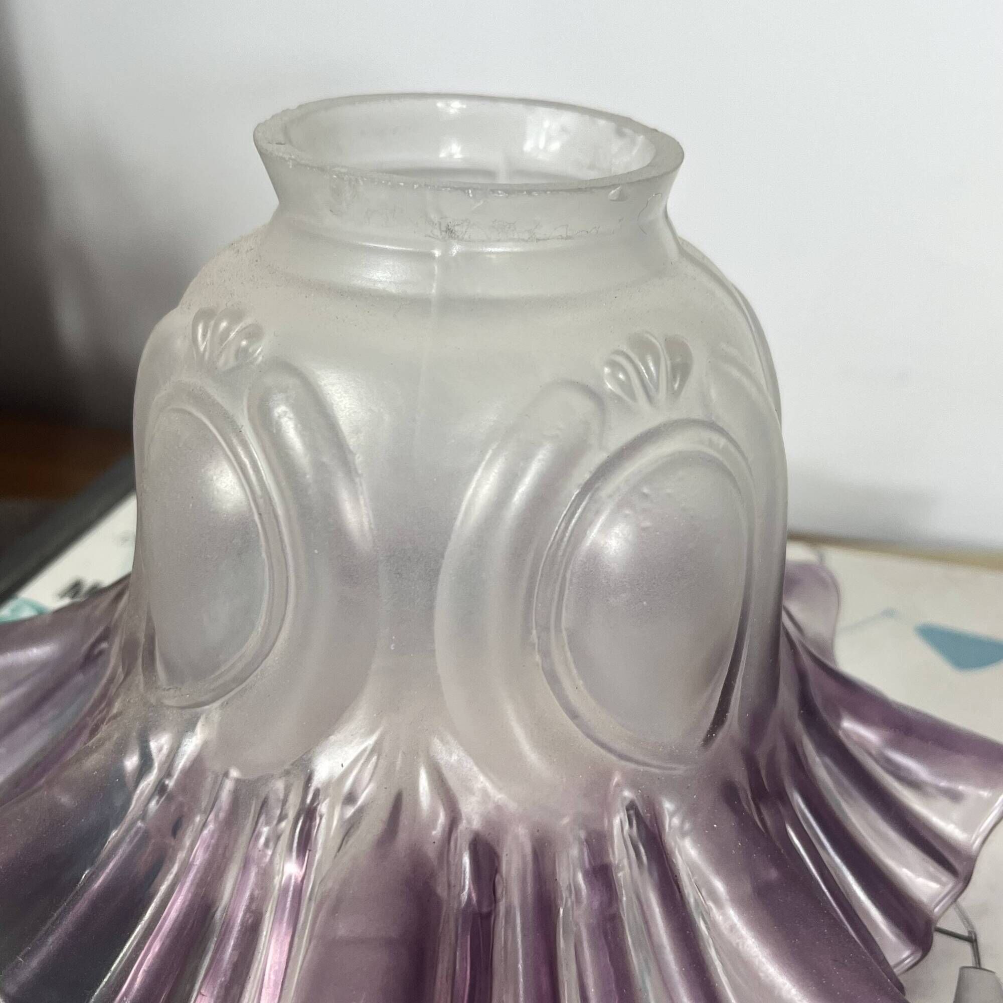 Antique tulip lampshade in transparent glass with a purple rim.