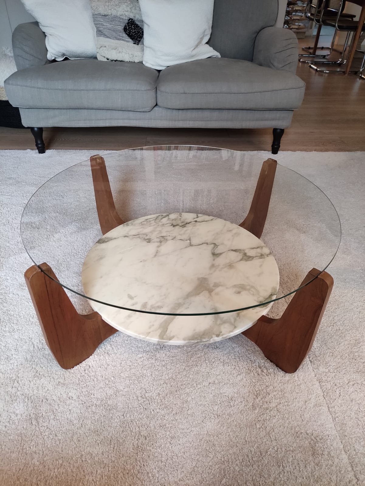 Table basse bois marbre et verre par Hugues Poignant