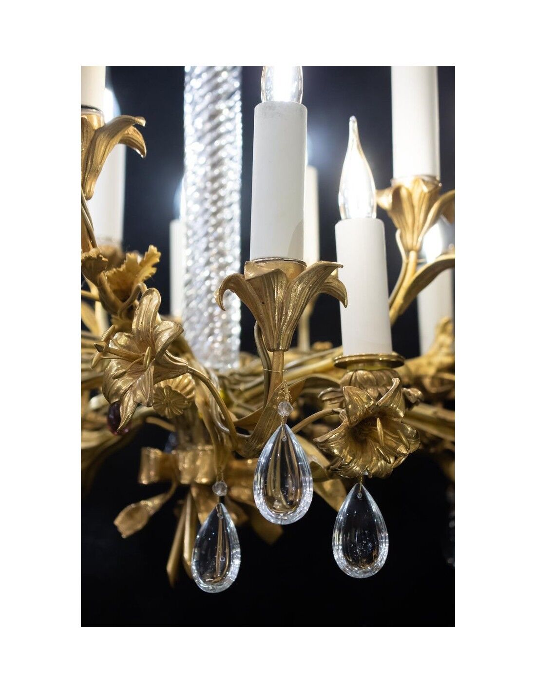 Chandelier in gilded bronze and crystal, 19 century