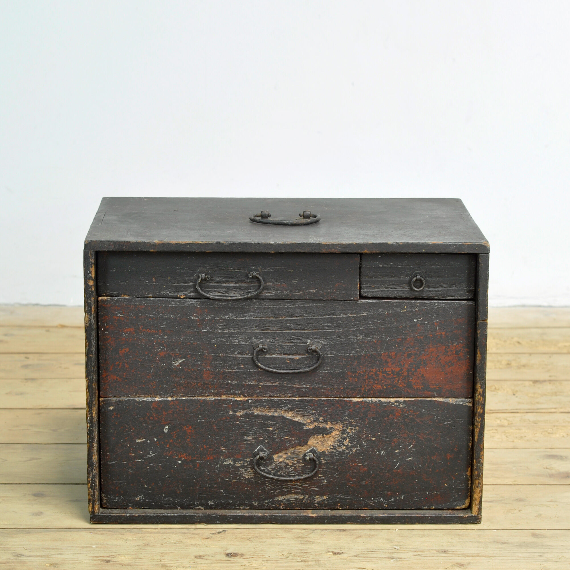 Small Japanese chest of drawers, circa 1900