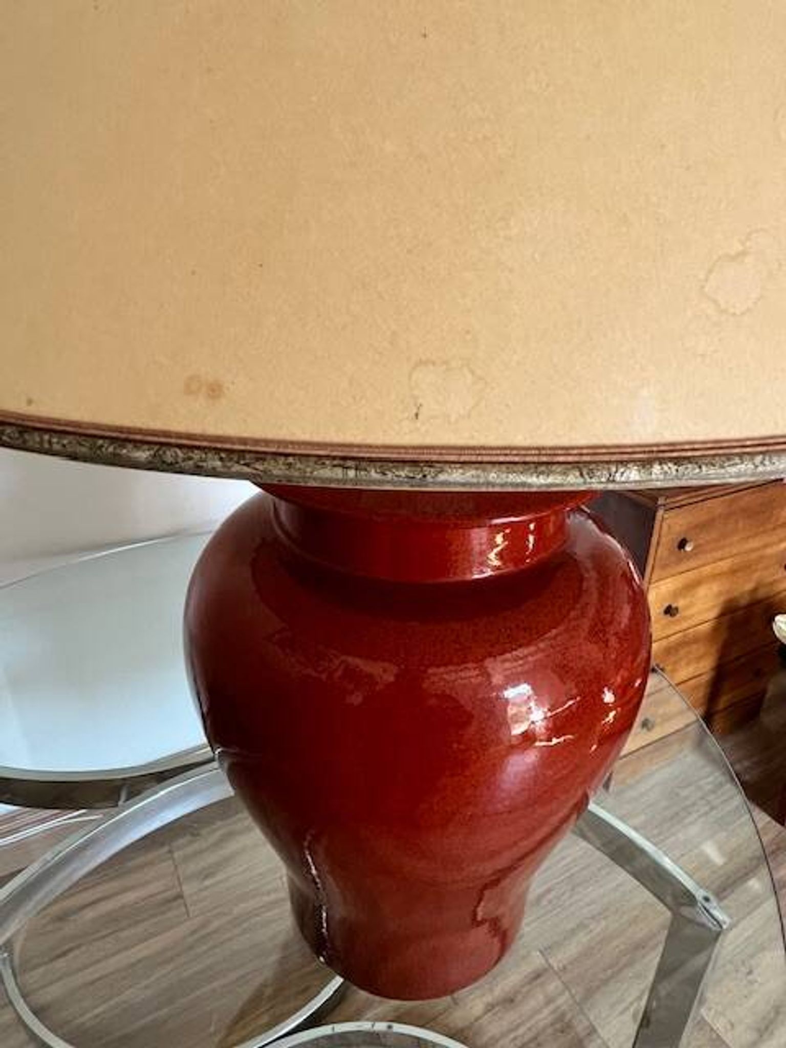 Lampe à poser en céramique rouge