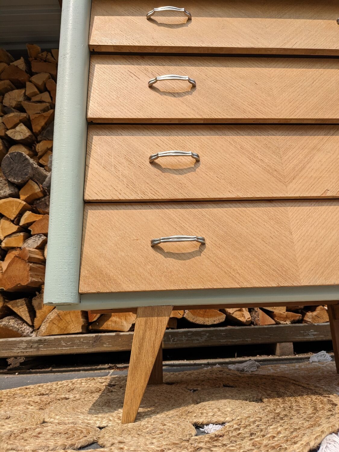 Commode scandinave pieds compas