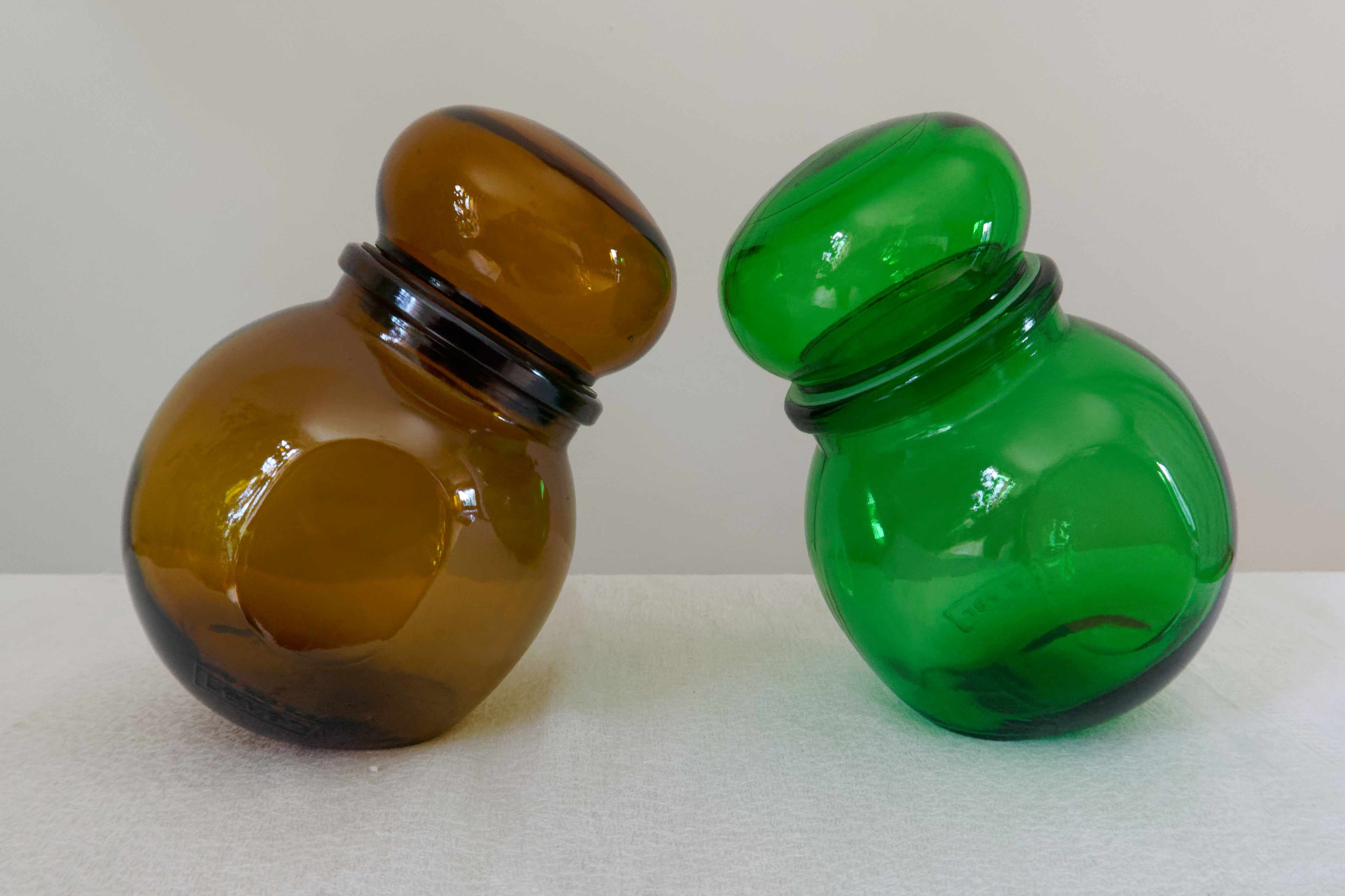 Lot 2 vintage reclining pots in verrd