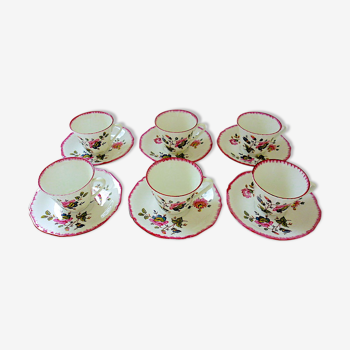 Six tasses à café et leurs sous-tasses en porcelaine de Sologne