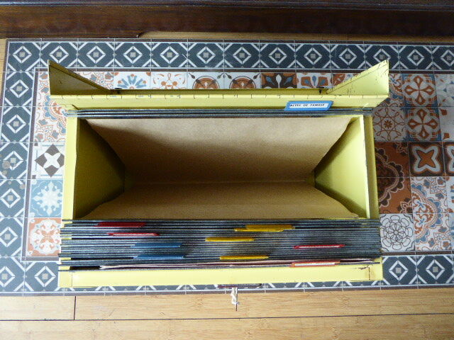 COLUMBIA - suitcase vintage 50/60s yellow metal Binder